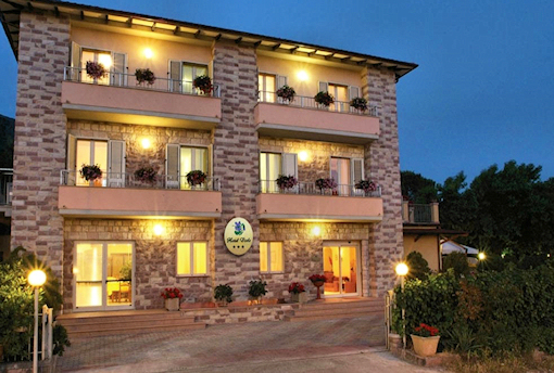 VIOLE COUNTRY HOTEL